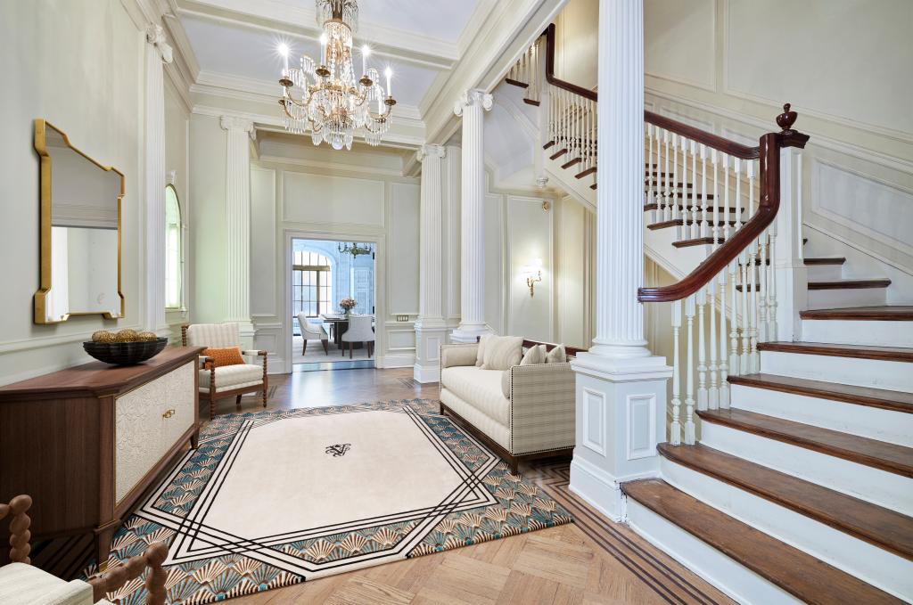 The grand entrance hall and staircase.