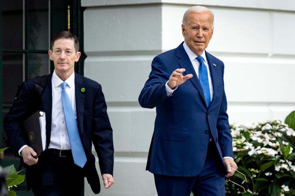 US President Joe Biden, right, and Bruce Reed, White House deputy chief of staff.