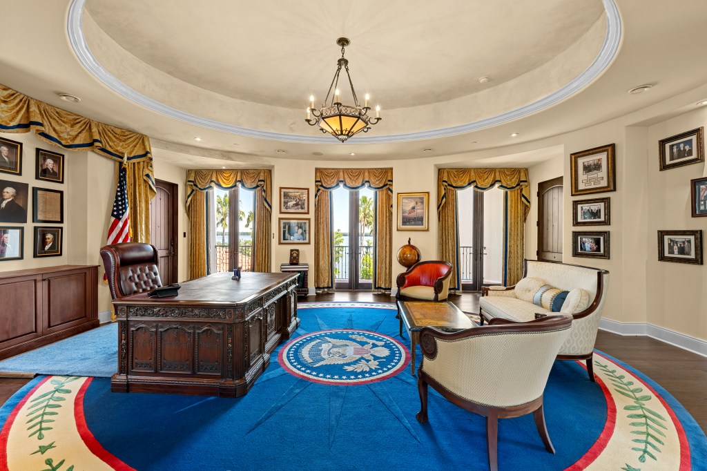 The Oval Office replica features a copy of the Resolute Desk and was decorated annually with official White House ornaments. 