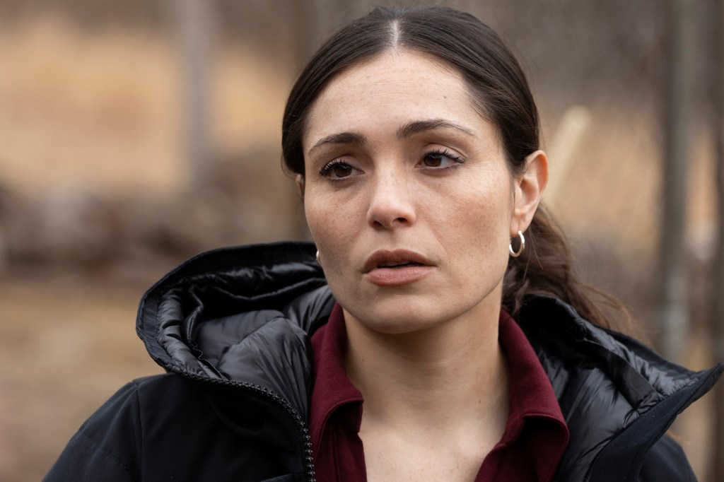 Juliana Aidén Martinez as Det. Kate Silva.