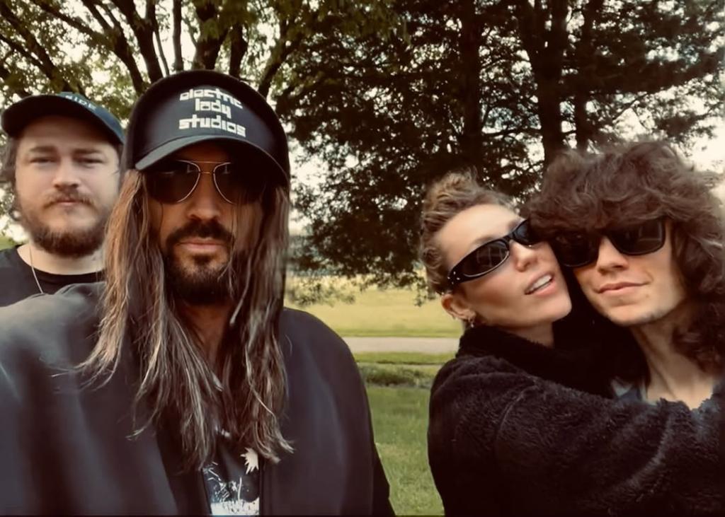Miley Cyrus reunites with dad Billy Ray.