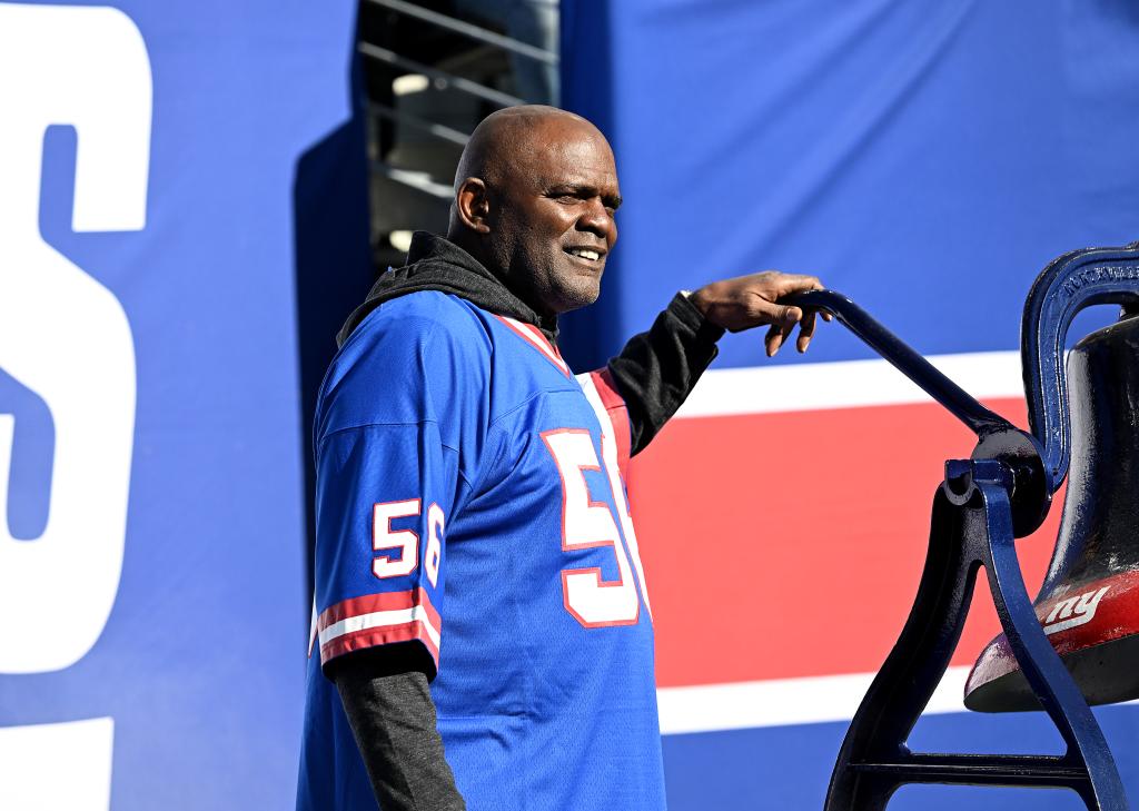 New York Giants great Lawrence Taylor rings the bell before the start of the first quarter of the Giants and Washington Commanders game in East Rutherford, N.J.